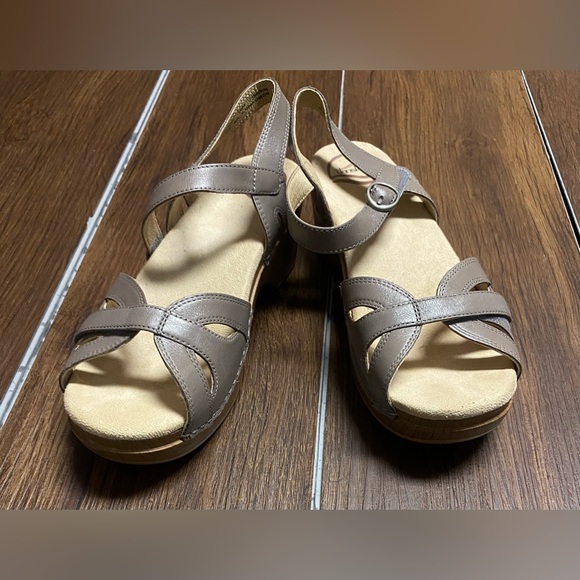 Dansko Women's Brown Leather Slingback Heel Sandals - Picture 2 of 7